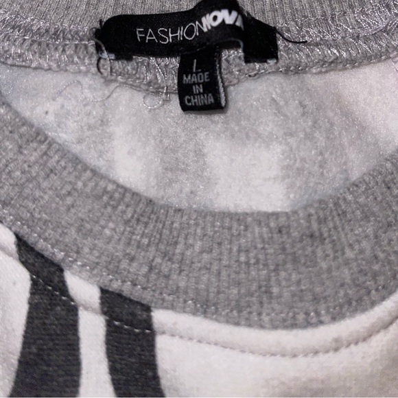 Fashion Nova Written On The Walls Sweatshirt - Picture 3 of 3